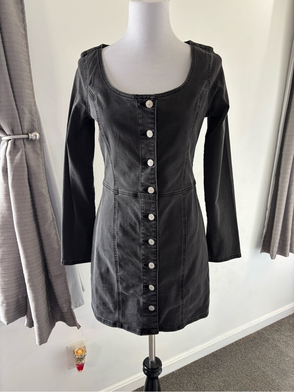 Levi's Black Button-Front Long Sleeve Mini Dress